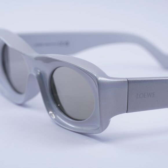 Loewe LW40033I 24C Sunglasses Pearlescent Rectangle Frame, Silver Mirror Lenses - Picture 9 of 12